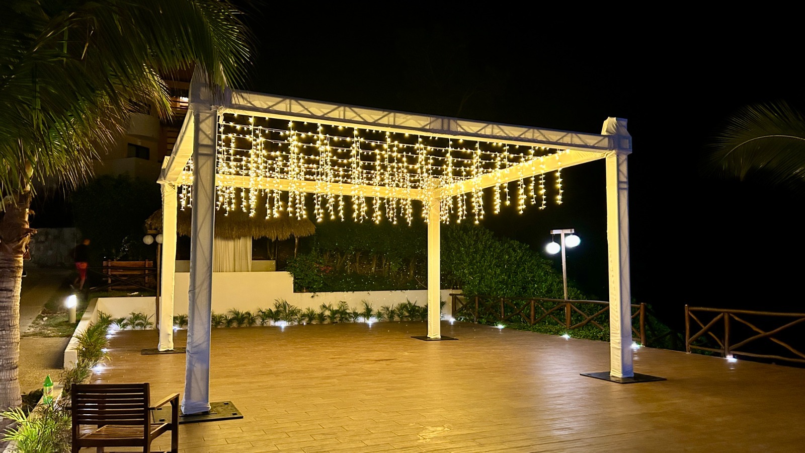 puertovallartadjwedding.com